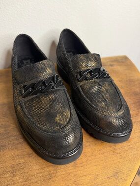 Mephisto Salka Loafers Women’s Black and Gold Boa w/ Chain Print 7.5